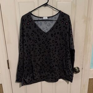 12 Pm By Mon Ami Dark Gray Animal Print V-Neck Sweatshirt